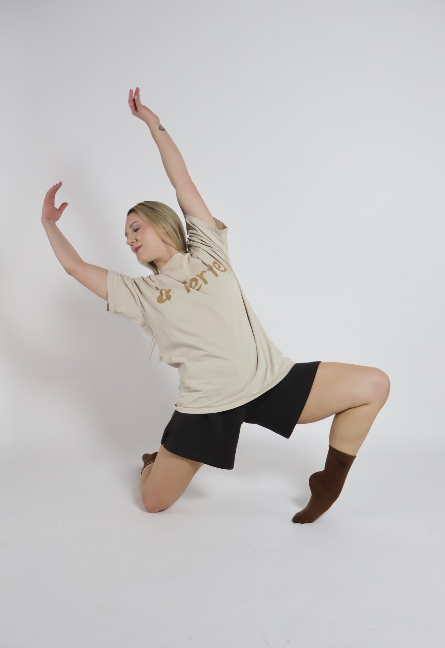 a Terre Merch T-shirt - Tan